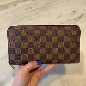brown checkered wallet